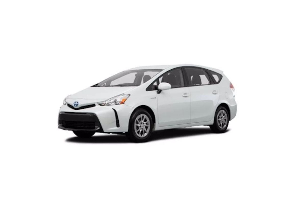 The-Car-Dealerships-Near-Santa-Ana-Have-Taken-The-2015-Toyota-Prius-V-Out-For-A-Spin