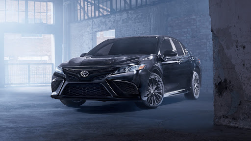 Customers-At-Toyota-Dealerships-in-Orange-County-Are-Impressed-By-The-2020-Camry-Se’s-Features