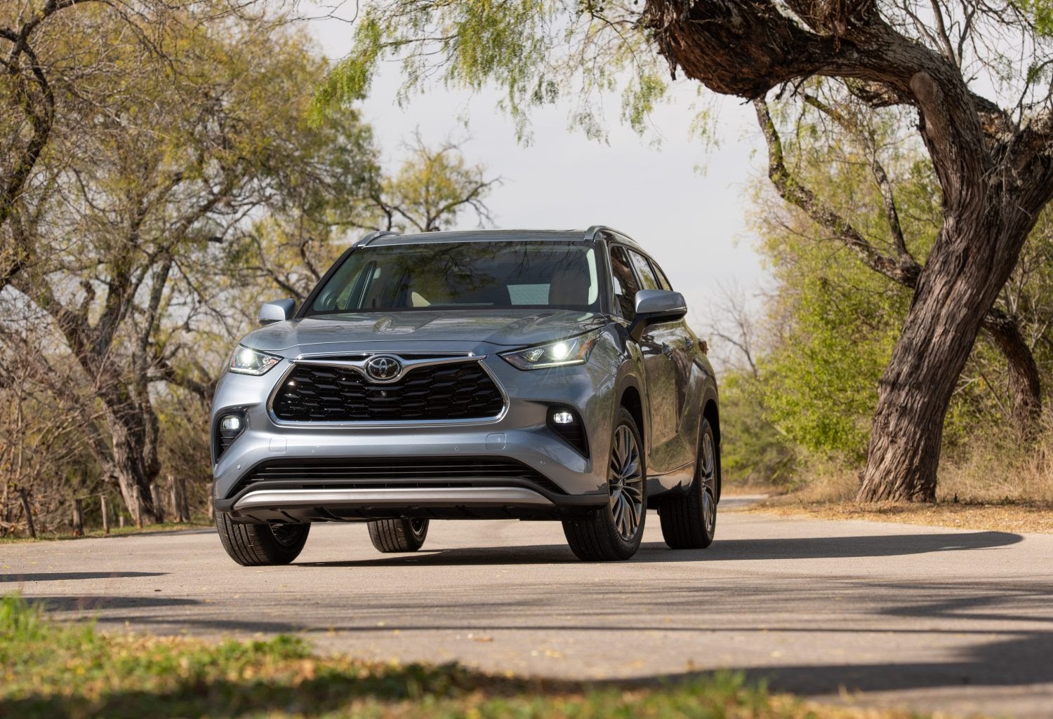 The Toyota dealers in Orange County believe the 2021 Toyota Highlander can keep you safe and sound