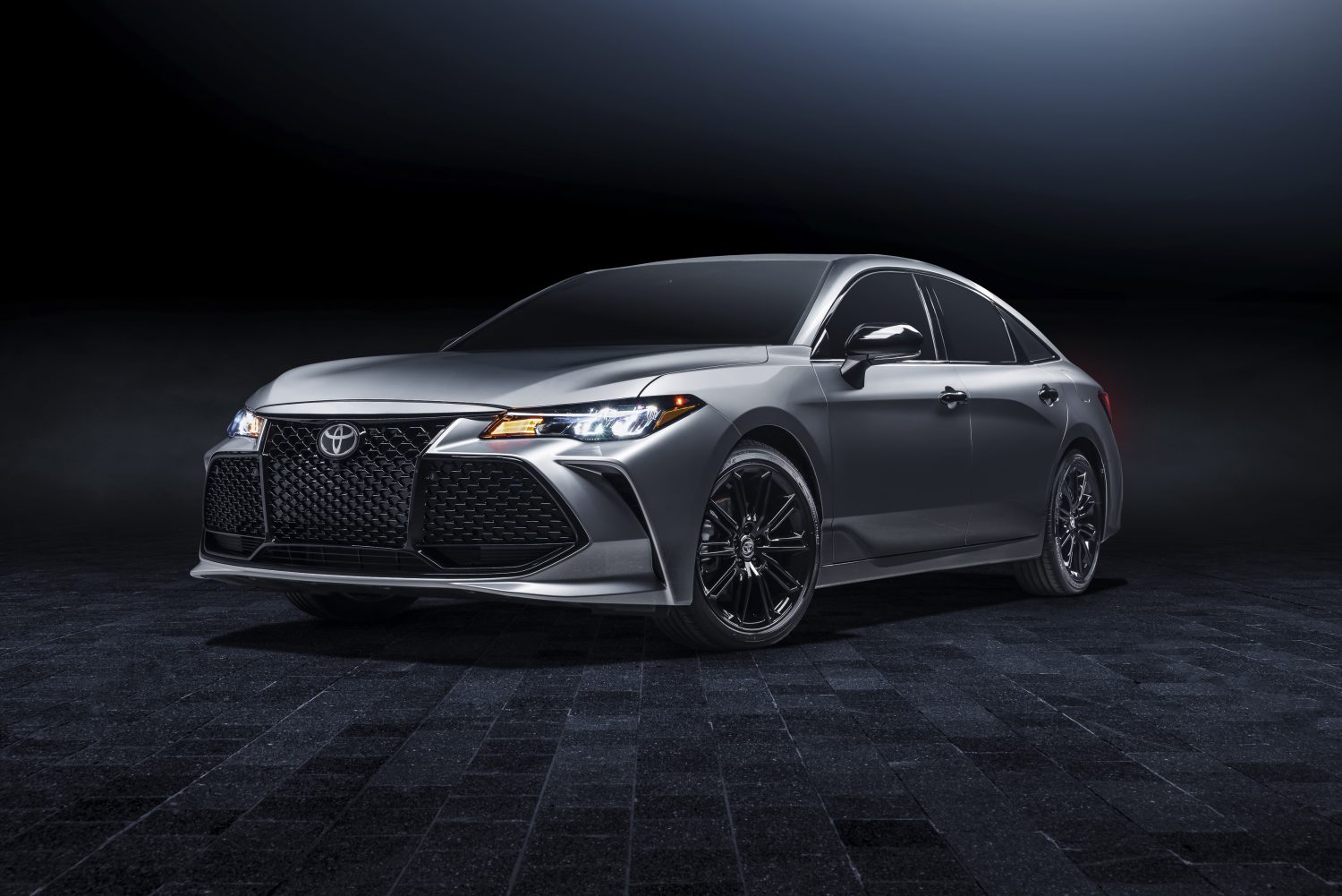 The 2021 Avalon Hybrid is a dynamic model that is on offer at the Toyota dealers in Orange County