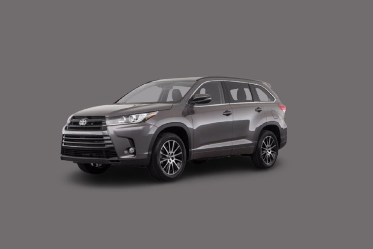 the 2018 Toyota Highlander is the perfect people and cargo hauler at Irvine car dealerships